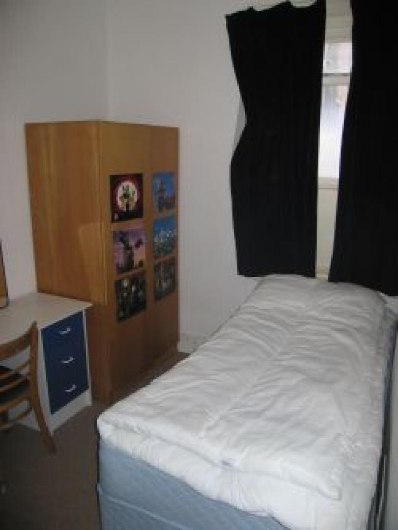 			VIEWINGS ARE HIGHLY RECOMMENDED!, 2 Bedroom, 1 bath, 1 reception Flat			 South End Road, HAMPSTEAD NW3